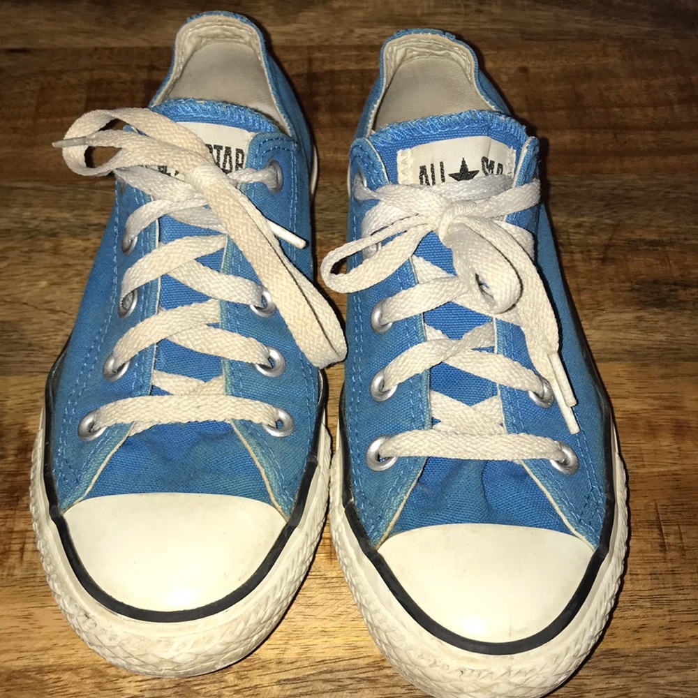 Woman’s size 6 converse